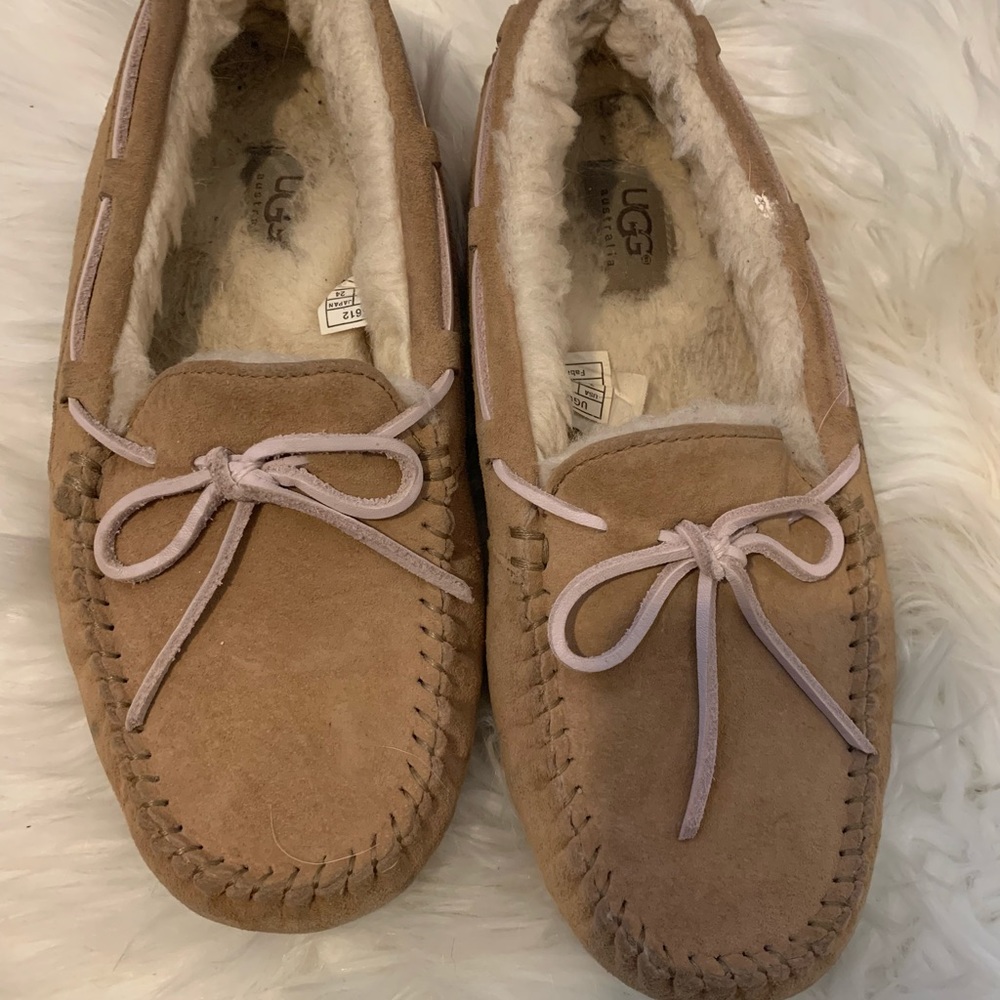 Ugg Dakota moccasins